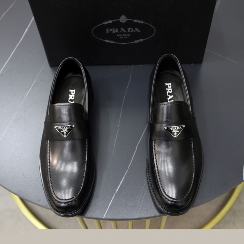 Pra*a leather shoes